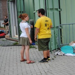 Uitladen Materiaal  15 - Scouts en Gidsen Zaventem 